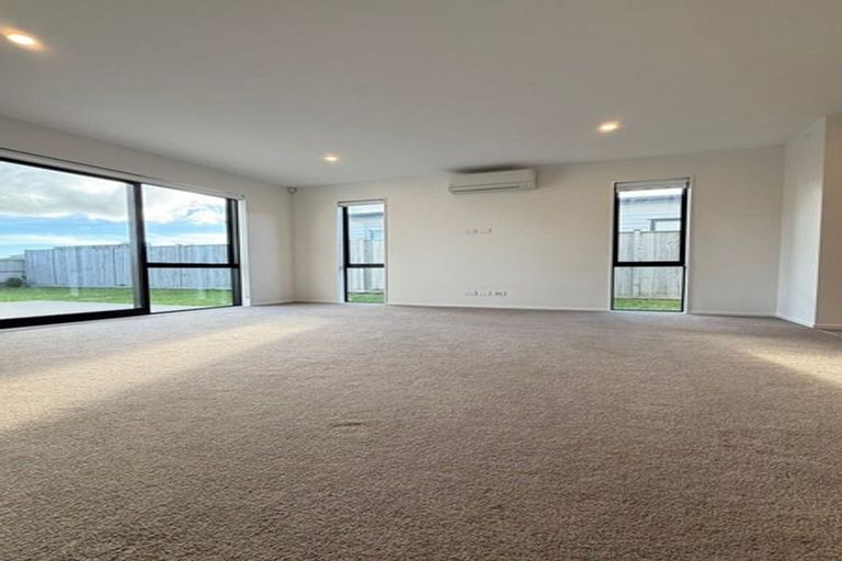 Photo of property in 5 Aquamarine Road, Rosehill, Papakura, 2113