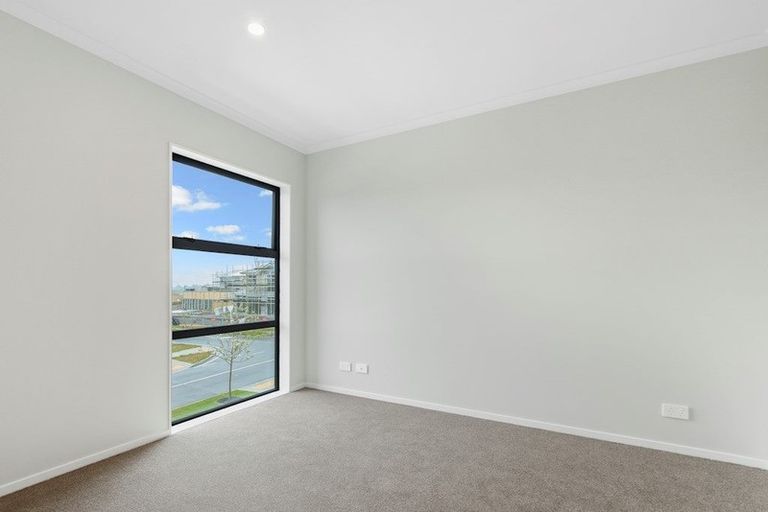 Photo of property in 25 William Wallbank Crescent, Swanson, Auckland, 0614