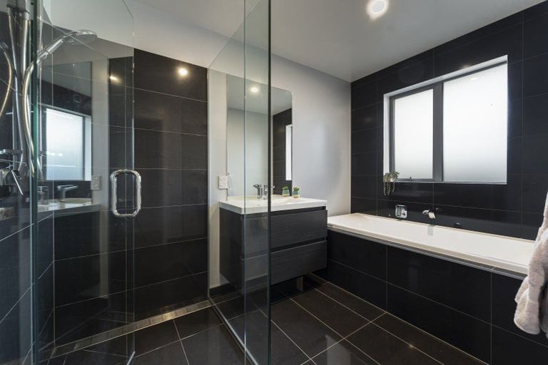 Photo of property in 14 Magnetic Place, Cromwell, 9310