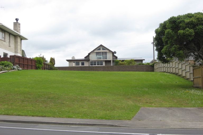 Photo of property in 1064 Whangaparaoa Road, Tindalls Beach, Whangaparaoa, 0930