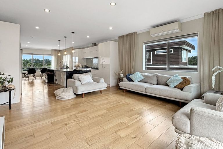 Photo of property in 49 South Kensington Way, Henderson, Auckland, 0612
