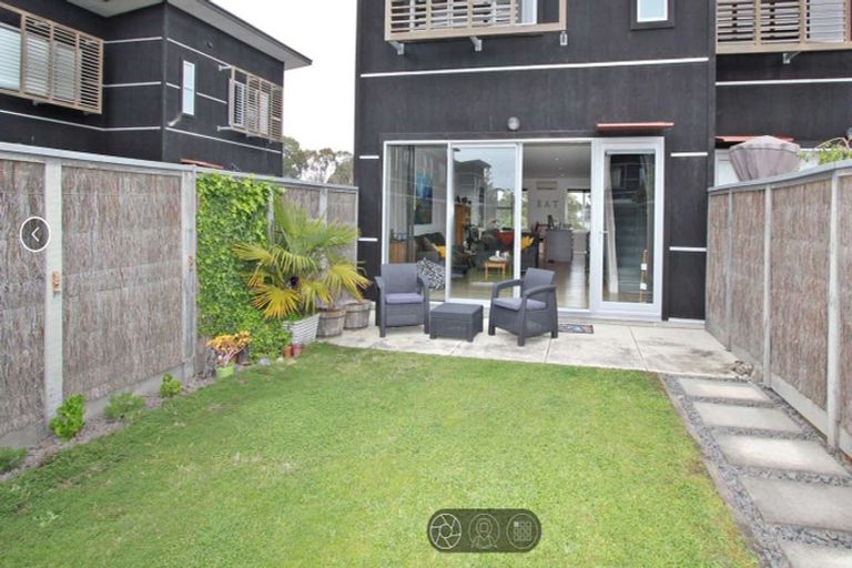 Photo of property in The Terraces, 13/9 Humber Street, Pandora, Napier, 4110