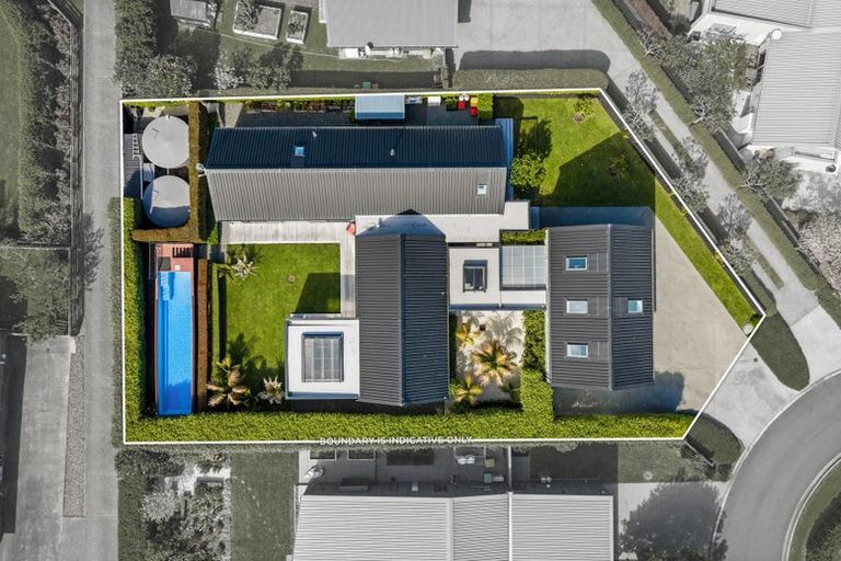 Photo of property in 15 Wrybill Way, Point Wells, 0986