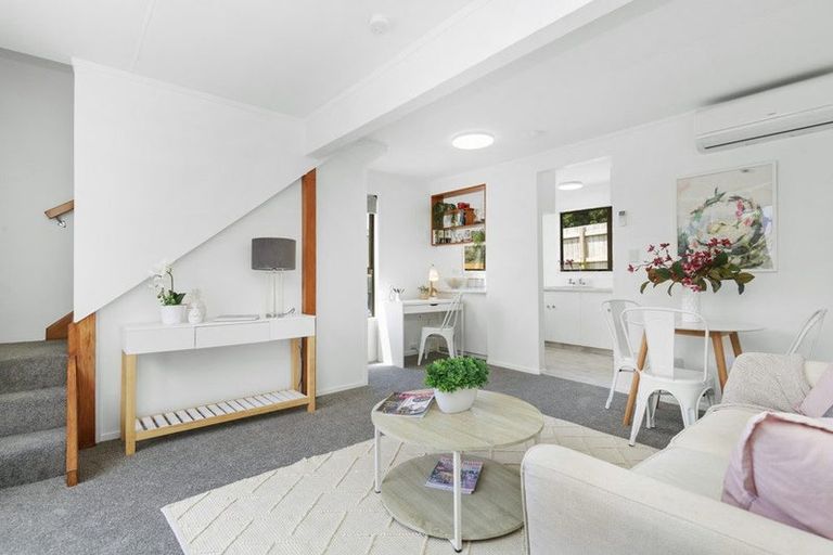 Photo of property in 1/29 Main Road, Tawa, Wellington, 5028