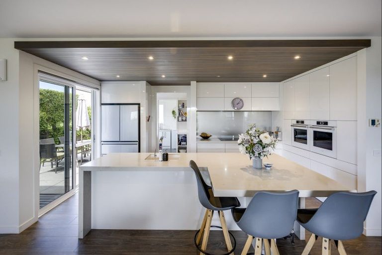 Photo of property in 62 Whakatomo Place, Havelock North, 4130