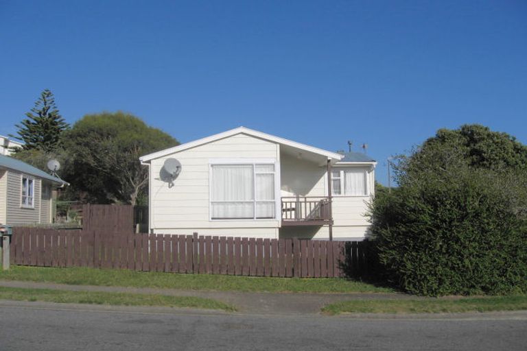 Photo of property in 14 Moult Street, Titahi Bay, Porirua, 5022