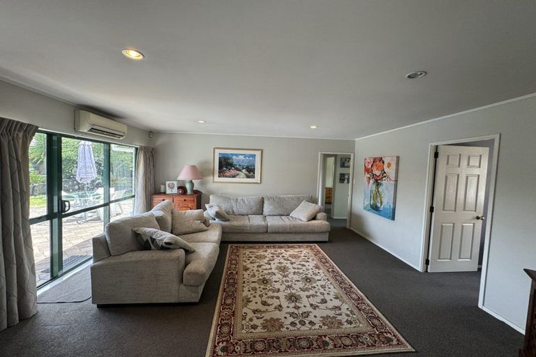 Photo of property in 3 West Fairway, Golflands, Auckland, 2013