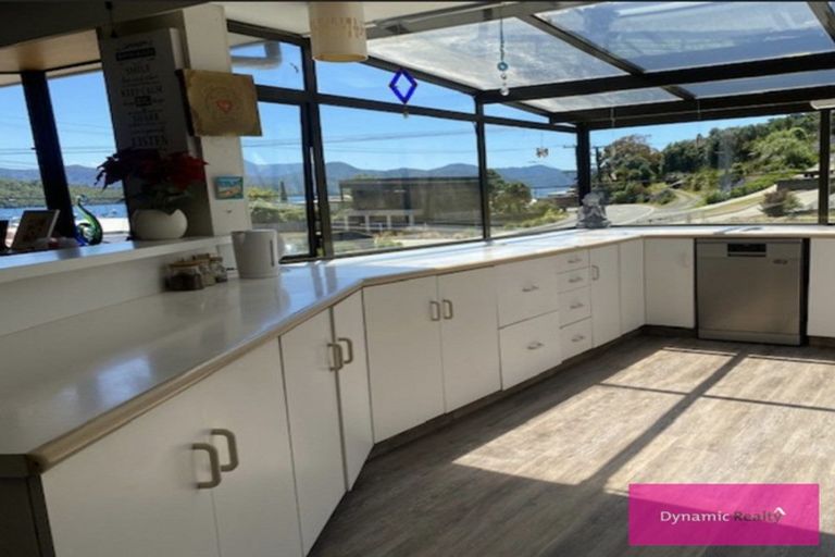 Photo of property in 318 Waikawa Road, Waikawa, Picton, 7220