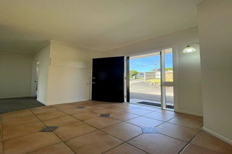 Photo of property in 1/13 Newhaven Terrace, Mairangi Bay, Auckland, 0630