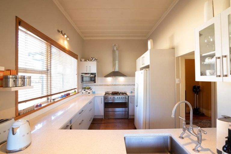 Photo of property in 168 Candia Road, Henderson Valley, Auckland, 0614