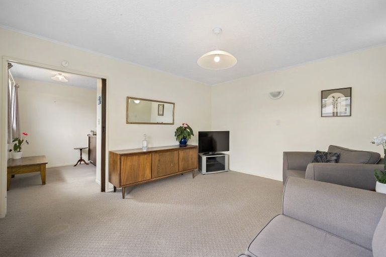 Photo of property in 2 Waldie Grove, Avalon, Lower Hutt, 5011