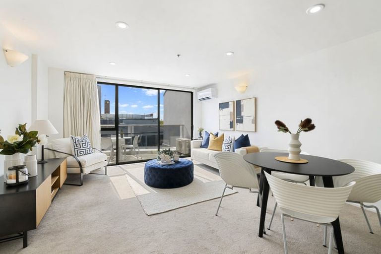 Photo of property in Mon Desir Apartments, 5/175h Hurstmere Road, Takapuna, Auckland, 0622