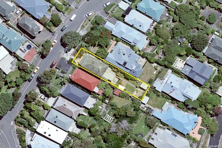 Photo of property in 33 Grove Road, Kelburn, Wellington, 6012