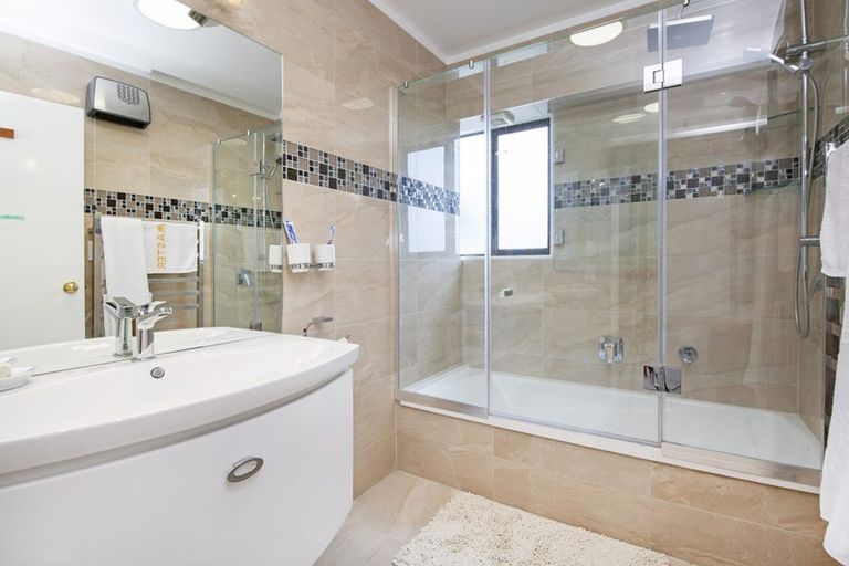 Photo of property in 38 Mccahill Views, Botany Downs, Auckland, 2010