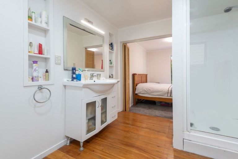 Photo of property in 39a Evelyn Road, Cockle Bay, Auckland, 2014