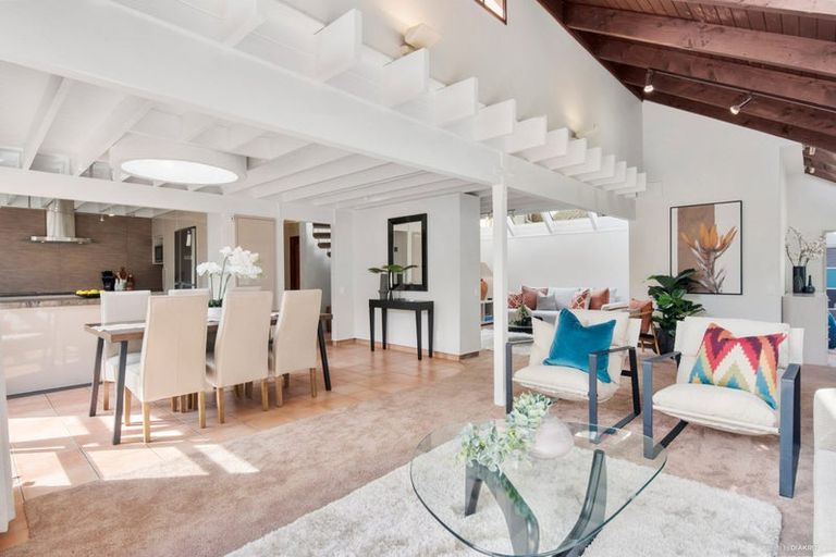 Photo of property in 1/7 Cobblestone Lane, Hillcrest, Auckland, 0627