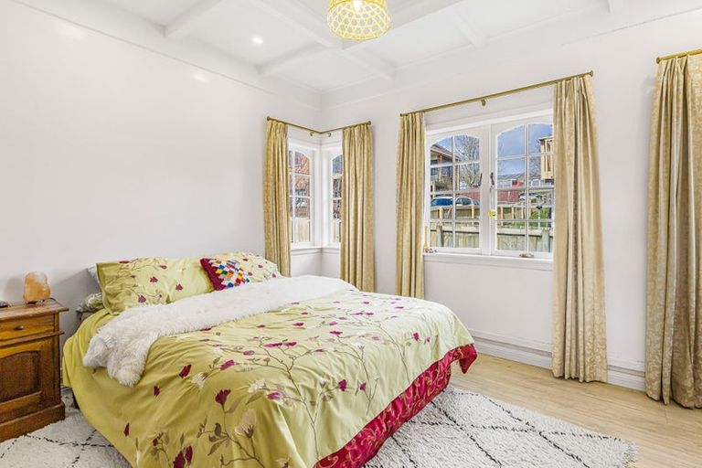 Photo of property in 4233 Great North Road, Glendene, Auckland, 0602