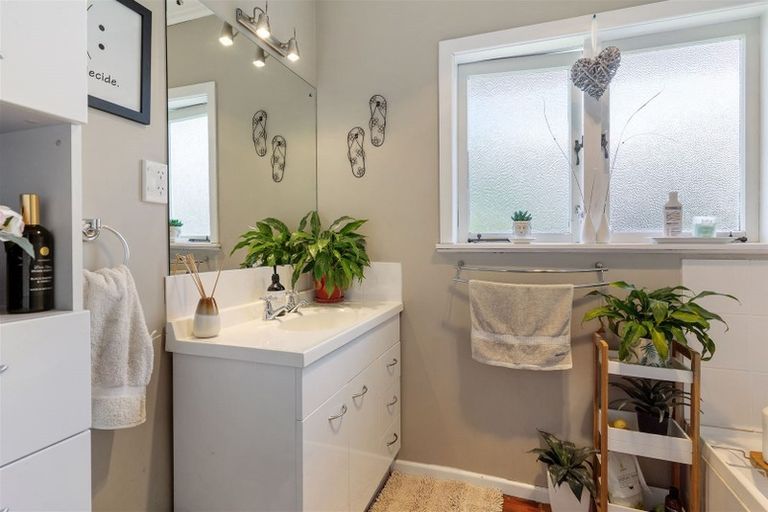 Photo of property in 13 Manse Road, Pahurehure, Papakura, 2113