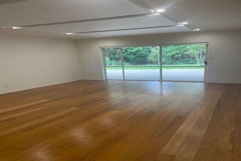 Photo of property in 9 Sandown Road, Rothesay Bay, Auckland, 0630