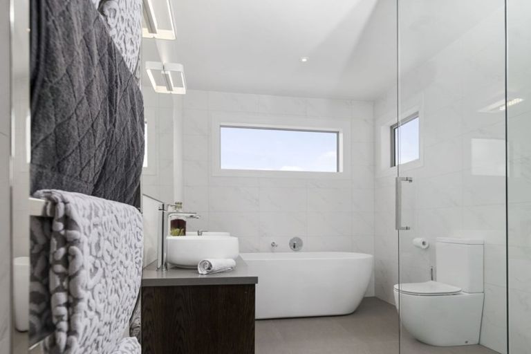 Photo of property in 2 Waititiro Rise, Stanmore Bay, Whangaparaoa, 0932