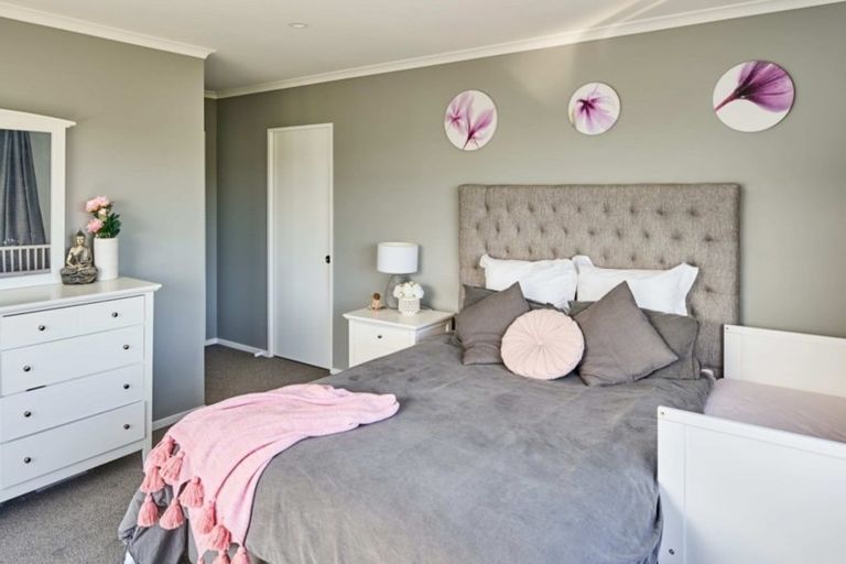 Photo of property in 2b Belize Grove, Grenada Village, Wellington, 6037