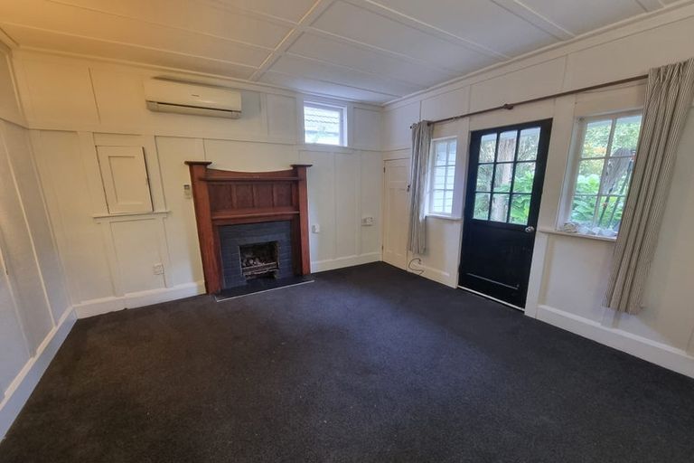 Photo of property in 104 Glenmore Street, Northland, Wellington, 6012
