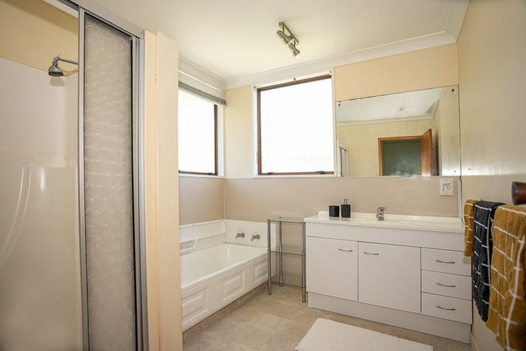 Photo of property in 20 Seaview Road, Otumoetai, Tauranga, 3110