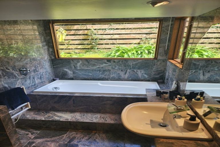 Photo of property in 21a Parr Terrace, Castor Bay, Auckland, 0620