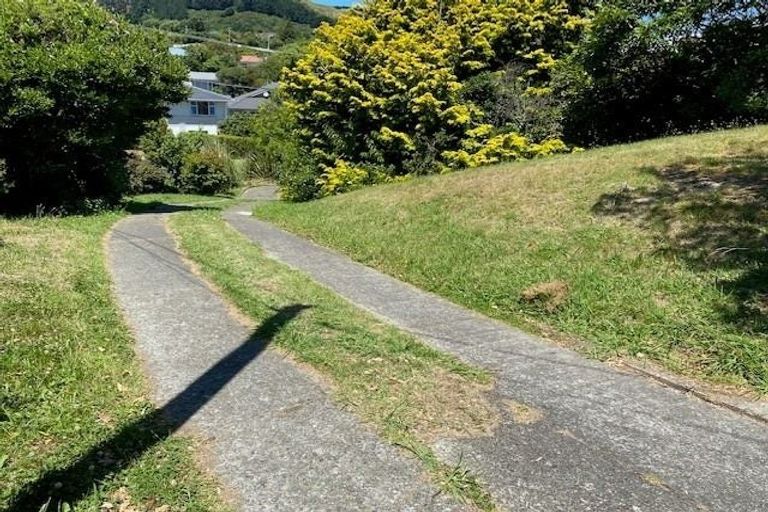 Photo of property in 37 Ranui Terrace, Tawa, Wellington, 5028