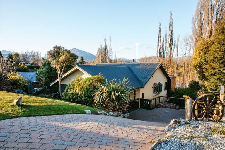 Photo of property in 70 Lagoon Avenue, Albert Town, Wanaka, 9305
