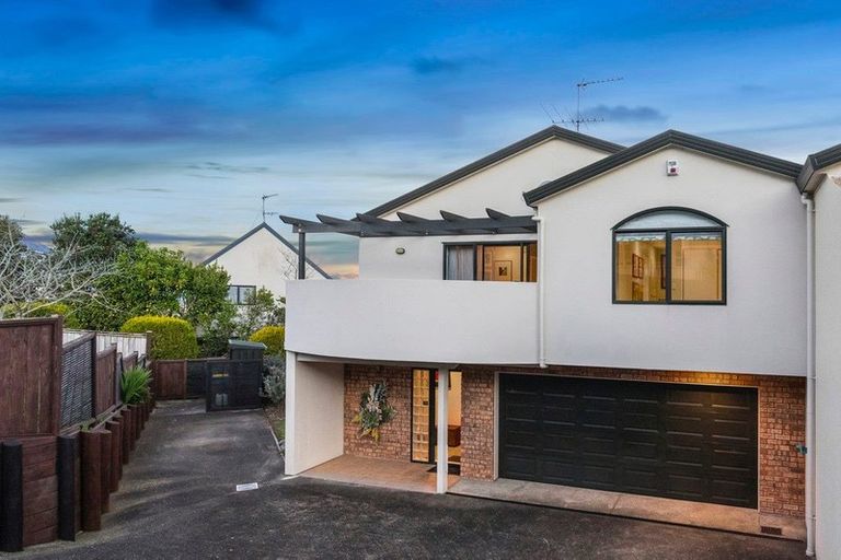 Photo of property in 1/262 Onewa Road, Birkenhead, Auckland, 0626