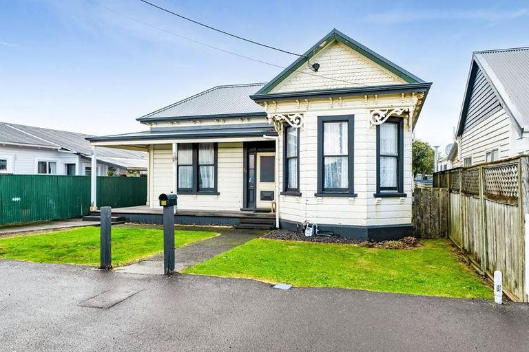 Photo of property in 30 Cambria Street, Hawera, 4610