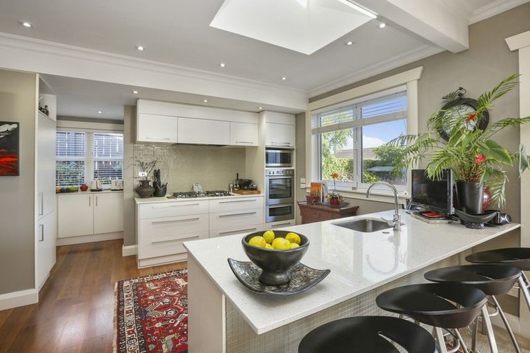 Photo of property in 15a Glen Almond Street, New Plymouth, 4310
