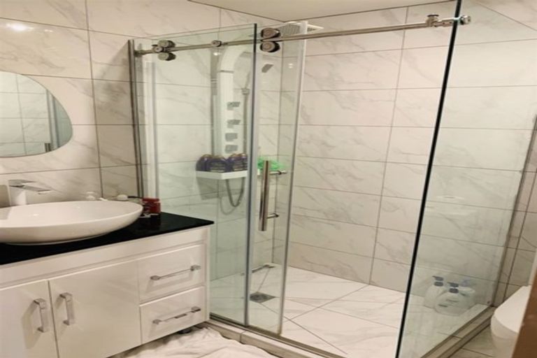 Photo of property in 318 Triangle Road, Massey, Auckland, 0614