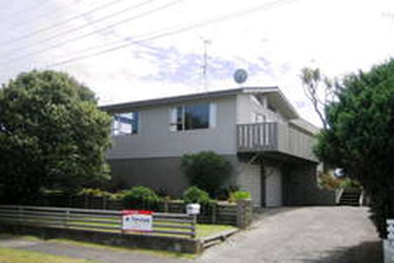 Photo of property in 62 Toi Street, Otaki Beach, Otaki, 5512