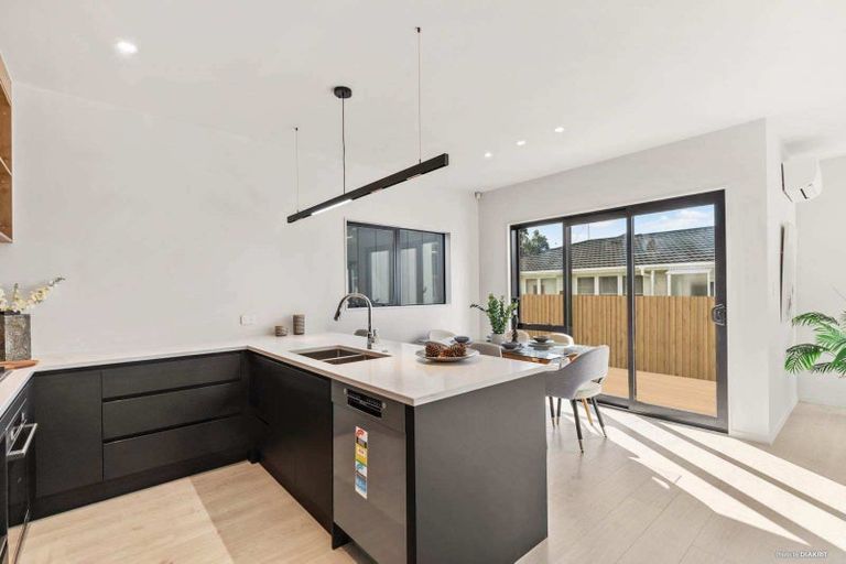 Photo of property in 81b Hattaway Avenue, Bucklands Beach, Auckland, 2012