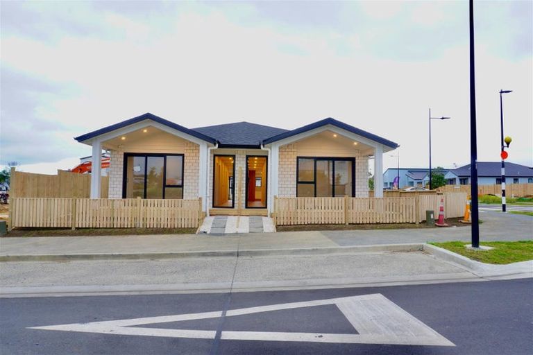 Photo of property in 11 Noia Way, Karaka, Papakura, 2113