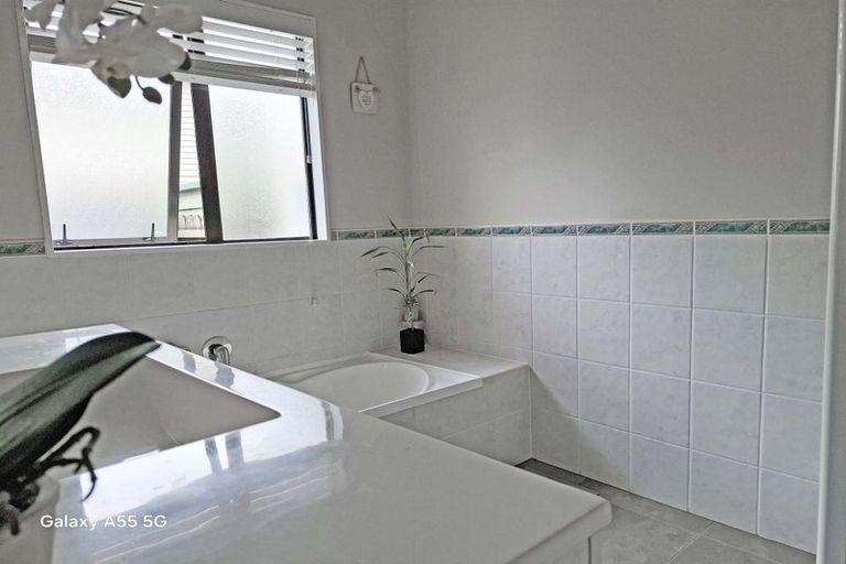 Photo of property in 45 Riverstone Road, Te Atatu Peninsula, Auckland, 0610