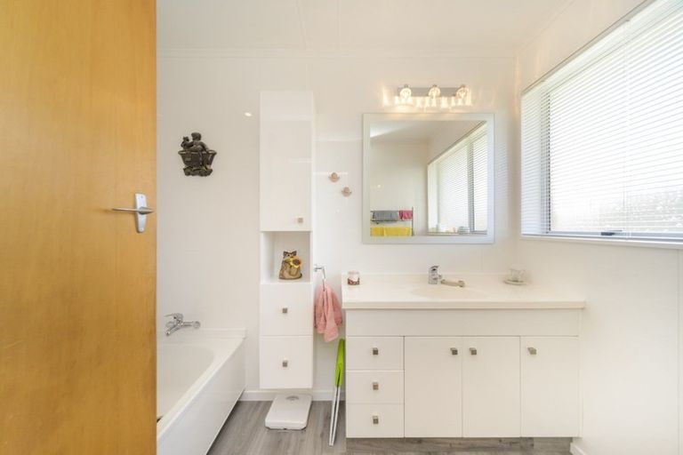 Photo of property in 4 Christian Place, Awapuni, Palmerston North, 4412