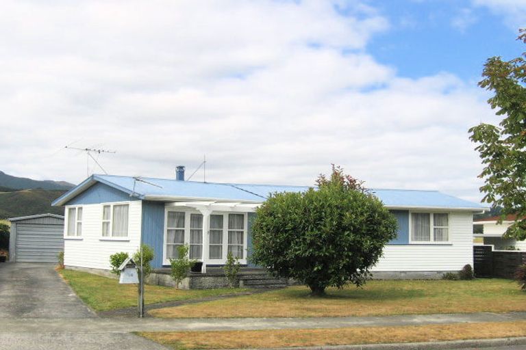 Photo of property in 16 Kentucky Street, Totara Park, Upper Hutt, 5018