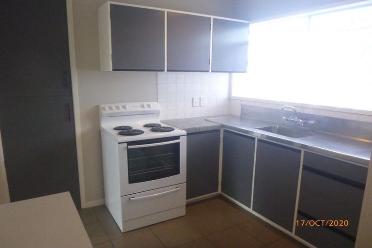 Photo of property in 2/1b Divich Avenue, Te Atatu South, Auckland, 0610