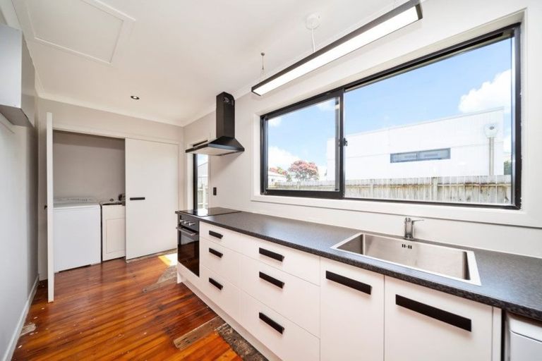 Photo of property in 132 Ngamotu Road, Spotswood, New Plymouth, 4310