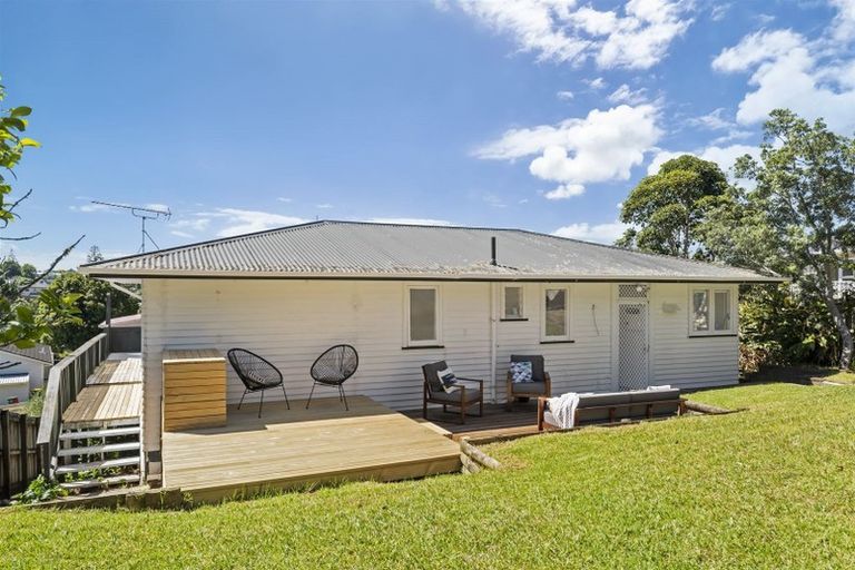 Photo of property in 33 Weatherly Road, Torbay, Auckland, 0630