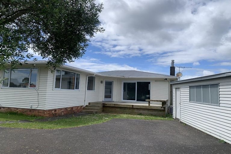 Photo of property in 1/204 Sturges Road, Henderson, Auckland, 0612