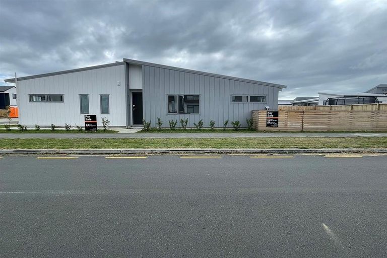Photo of property in 42 John Gray Street, Papakura, 2110