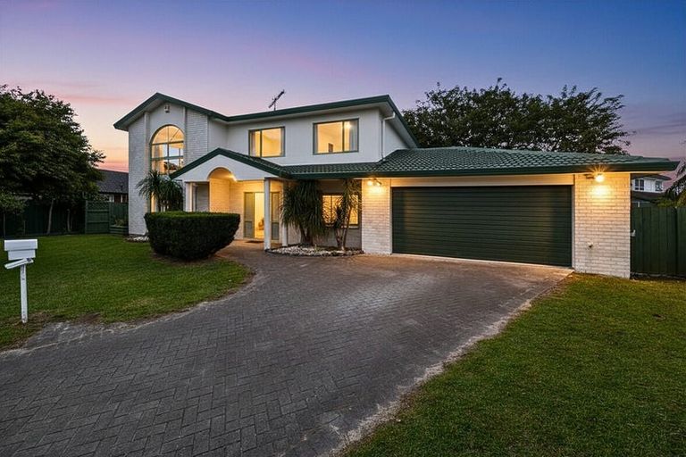 Photo of property in 16 Cumbrian Place, Conifer Grove, Takanini, 2112