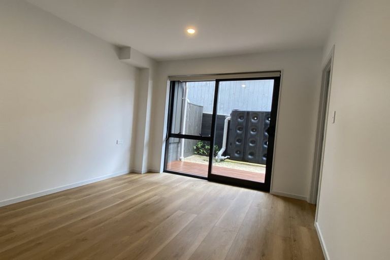 Photo of property in 32c Potter Avenue, Northcote, Auckland, 0627