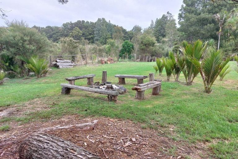 Photo of property in 147 Whaka Road, Maungaturoto, 0520