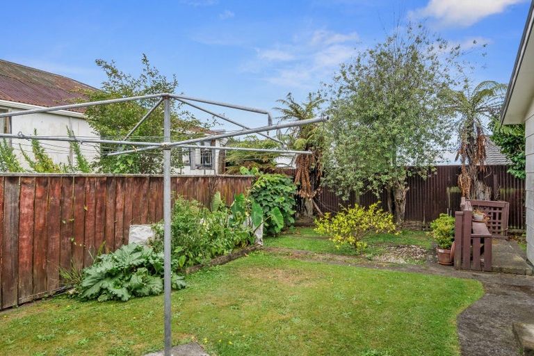 Photo of property in 40 Saint Annes Street, Levin, 5510