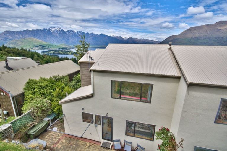 Photo of property in 116a Wynyard Crescent, Fernhill, Queenstown, 9300